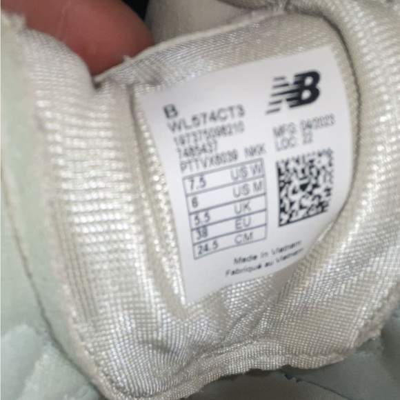 New balance worn very few times, size 7.5, orange inside, blue on the N - Picture 5 of 7